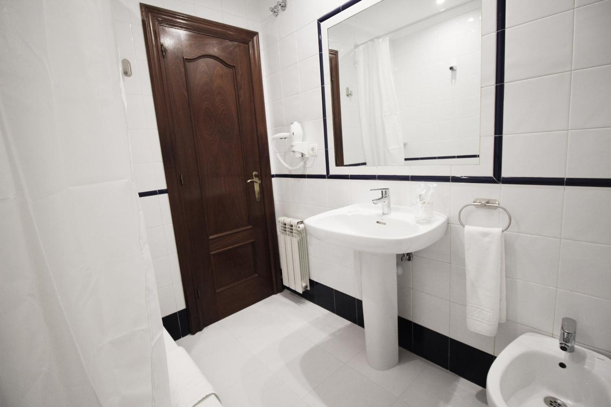 Hosteria De Adarzo Auto Check Сантандер Экстерьер фото